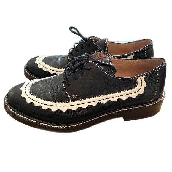 Alexa Chung Shoes - ALEXACHUNG Scallop-edge Leather Derby Shoes In Black & White - Size 6.5